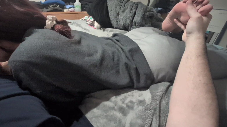 Mimiandevan: Jugando Con Los Pies De La Esposa Durante Mamada POV