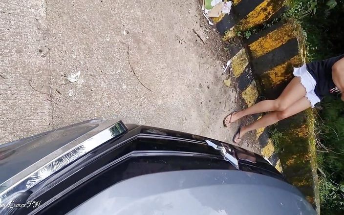 Pinay Viral Scandal: Fată se agăță pe trotuar, mergând direct la pat