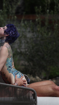 Penetrazione anale e figa con la ragazza tatuata Badmomtiti