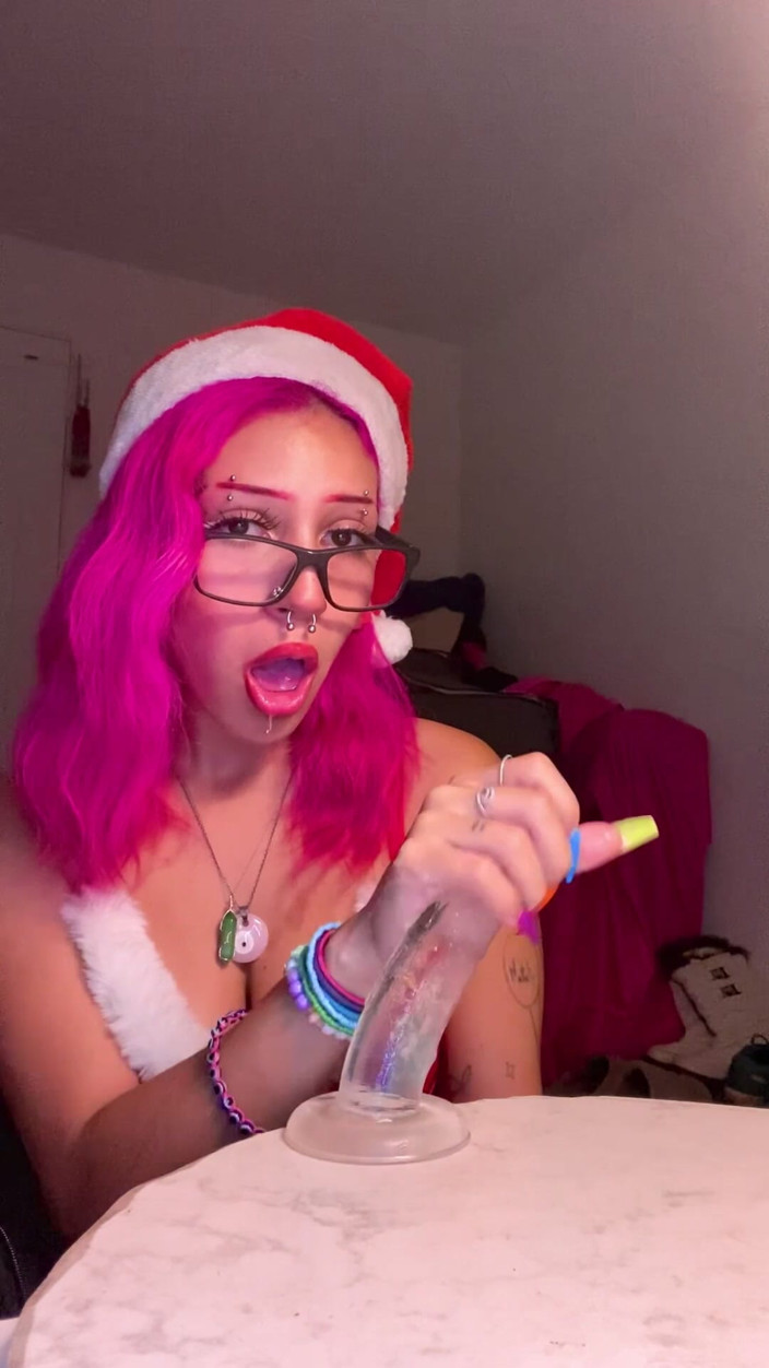 Nali Marie: Mrs. Claus ซุกซนดูดดิลโด้ที่ใหญ่กว่าควยของซานต้า