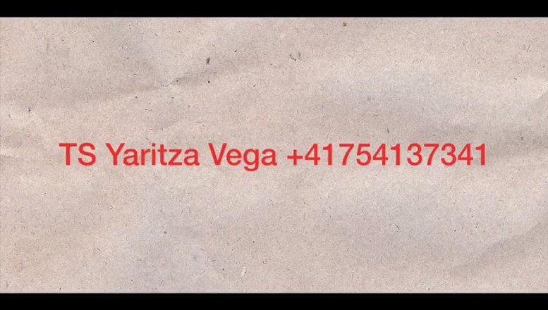 Tgirl Yaritza Vega: Mörk hårstil