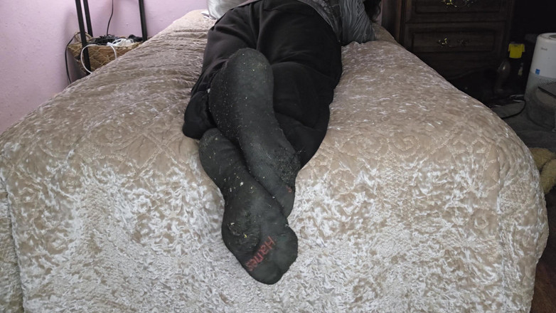 Miss Dimples: 足の裏でからかってる!