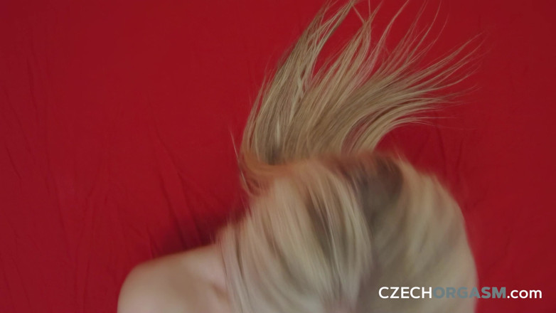 Czech Orgasm: Český orgasmus 144: Krásná mladá žena masturbuje