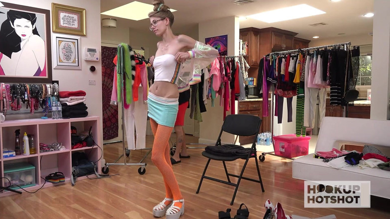 HookUp HotShot-BTS: Bts - kyaa si cewek yang penasaran membau untuk dientot sama...