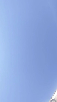 Maggie Moon pisa sobre pequena câmera
