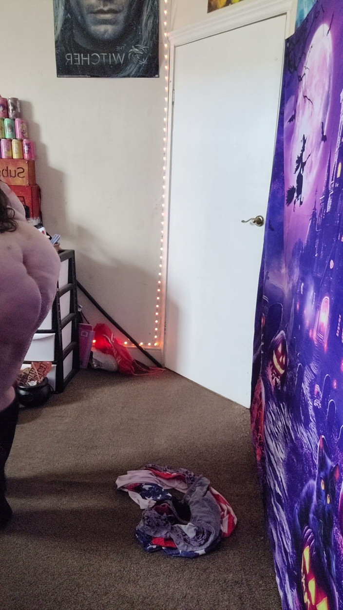 SSBBWLadyBrads: Stripping From the Side for My Fans