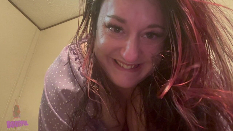 BellaBlast: Terikat Bawah Saya: Pantat Melayang Saya Benarkan Kentut Yang Awak...