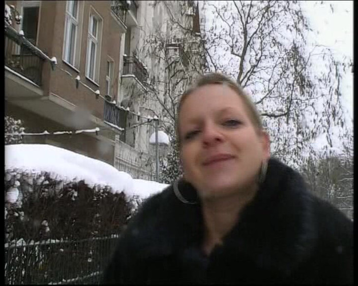 Deutsche Camgirls: Amateur German Teen with Pierced Pussy Playes with Her Toy