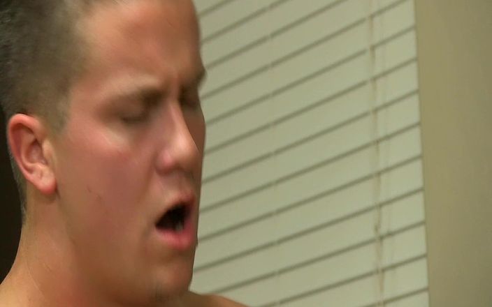 Just X Gays daddy: Studenten har hett sex med sin bästa vän efter lektionen
