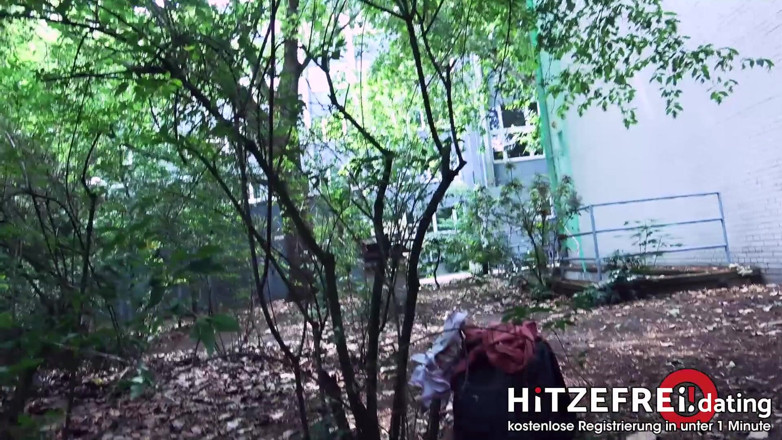 Hitzefrei: 可爱的学生gabi Gold在她的大学里被搭讪并被干