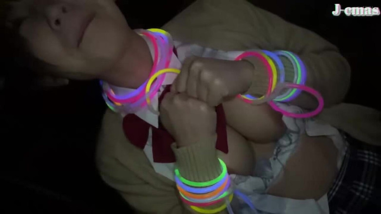 J-Cams: Una belleza atrevida abraza el aire libre y deja un...