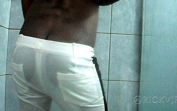 Rickvjr: Twerking ve společnosti Bath #4 Wet Dance Edition