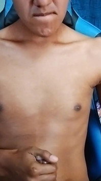 Joven Latino Se Corre