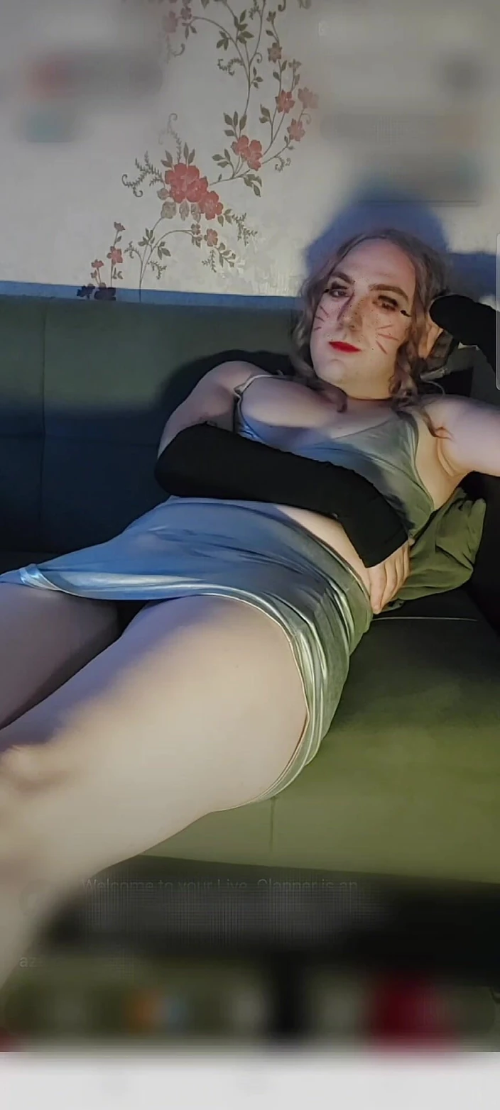 Kitty_Cross: Cızırtılı ve seksi: Tutku alevlerini ateşliyor ve yoğun arzuyu serbest...