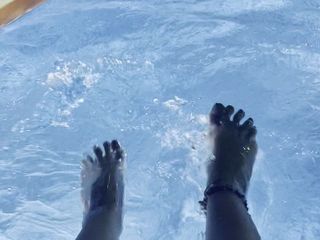 Sassy tiff: Picioare în apă