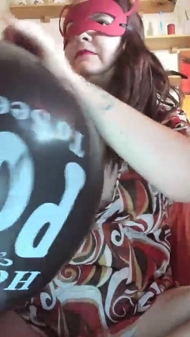 Nicoletta Embassi: Black Latex Domination: Gonflement De Ballons Géants Et La Pochette...