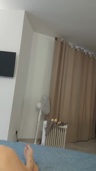 看我把卫生棉条塞进我超级多毛的里面