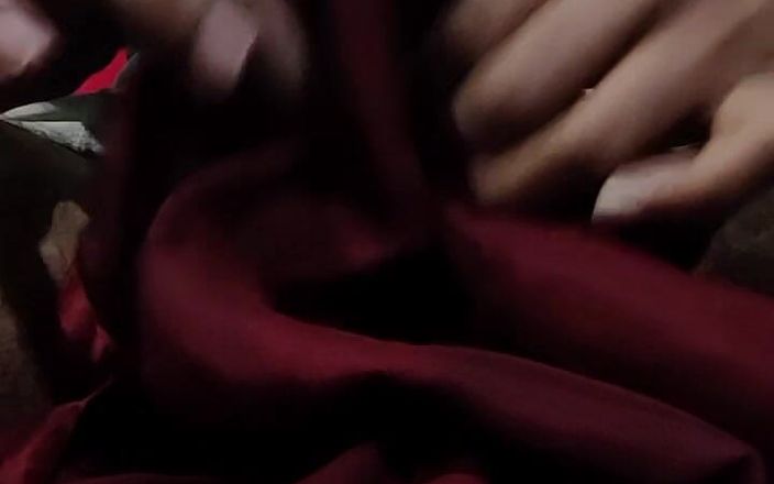 Satin and silky: Perawat dengan kain sutera maroon satin dikocok sama kontol besar (27)