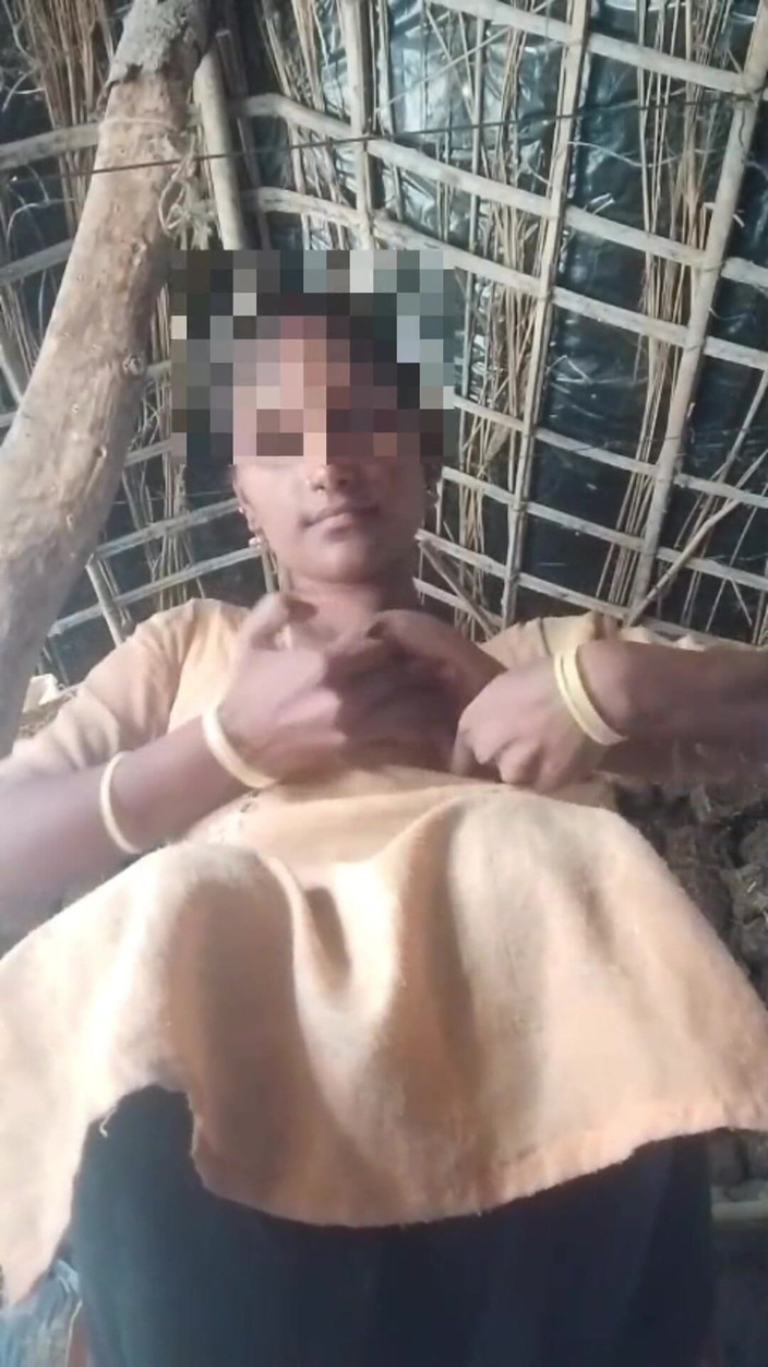 RJ NISHA: Velké bradavky a kundička desi studentky