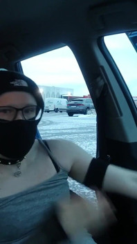Riskantní masturbace před cizími lidmi a výstřik