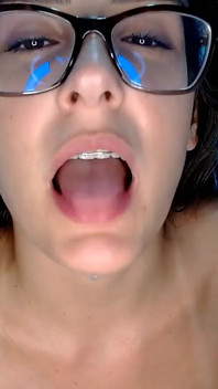 Deepthroat selamba yang panjang