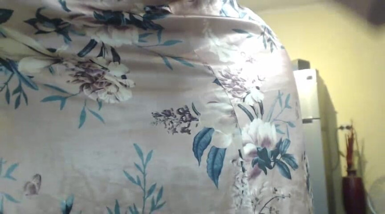 Legendary Booty Overdose: Preta rabuda geme e provoca vizinha enquanto se masturba