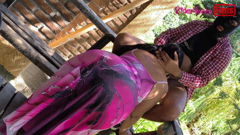 Riderqueen: Video untuk penggemar, tukang kebun di terasku