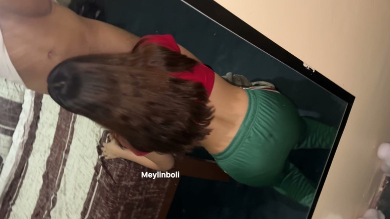 MeylinBoli: สาววิทยาลัยไร้เดียงสาดูดเพื่อนร่วมชั้นเพื่อท้าทายและเต้นได้ดีมาก