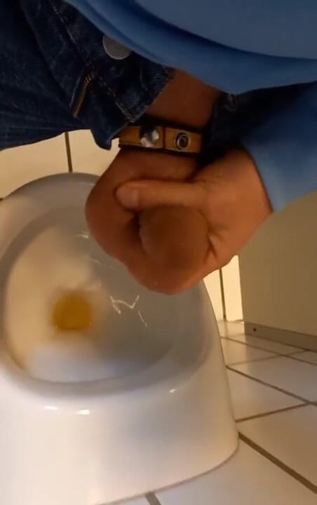 Pissgay: Un poco de orina