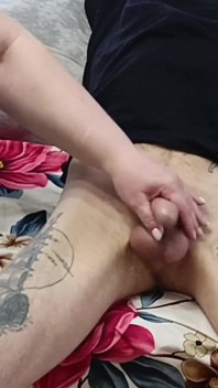 给鸡巴挤奶，然后深喉口交，然后高潮