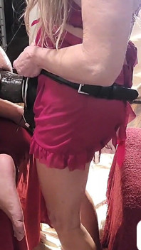 Sodomizza alla pecorina con un dildo super spesso
