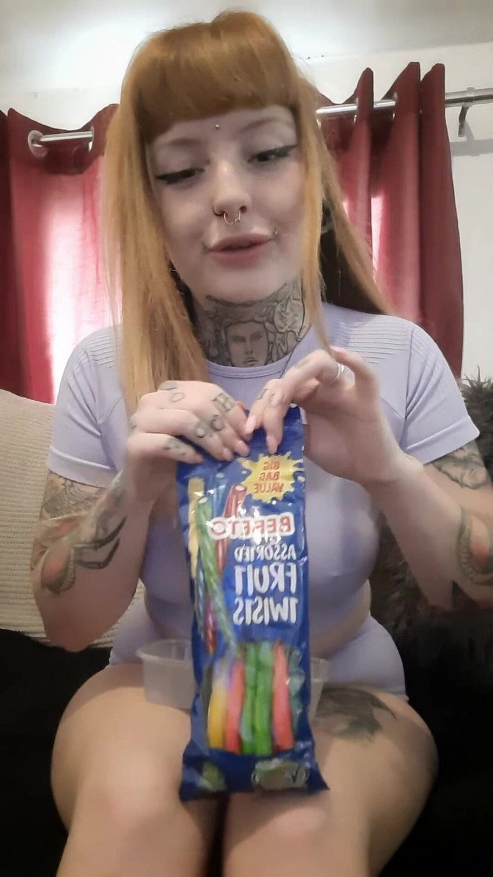 Yourfavecumslut: 달콤한 대물을 씹고 뱉는 여신