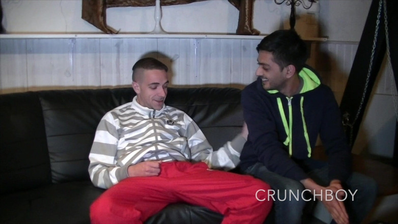 The fuckers raw studio: 2442 joven laitno dude follada por heterosexual badboy
