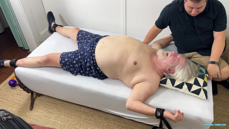 Ticklish Chubs: David Santa est très jolly