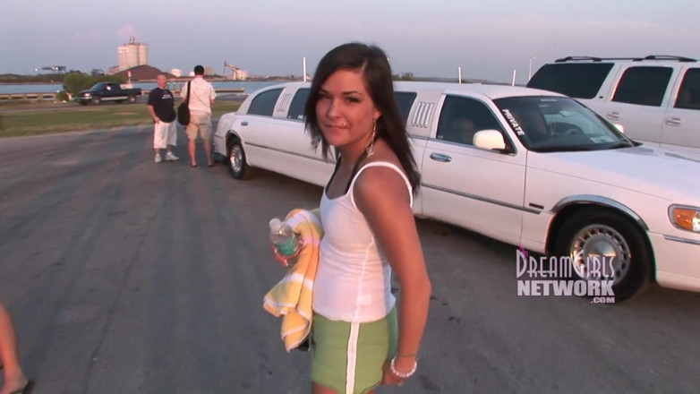 Dream Girls: Noite de barco, festa de foda com os dedos