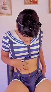 Bello Femboy, Vestito Da Puttana, Chiede a Qualcuno Che Si Prenda Cura Di Lui