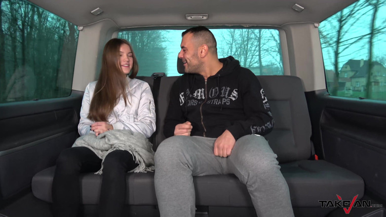 Take Van: Mladá a naivní teenagerka je pro zlého hřebce snadnou kořistí