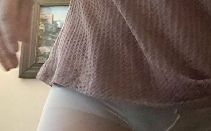Mommy big hairy pussy: MiLF naturale con alcuni vestiti
