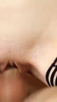 La giovane jessica jensen una troia dai capelli dorati apre la sua figa