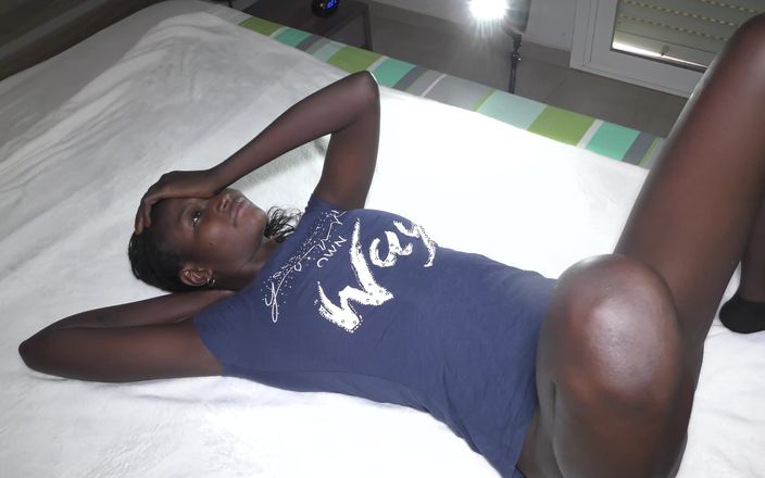 Bam-bulax: Magra preta garota gozada dentro na cama