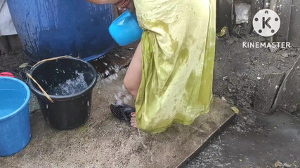 Anita yadav: Indian house bhabhi bathing outside