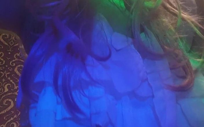violet_bisex: Violet's travestiet danst.