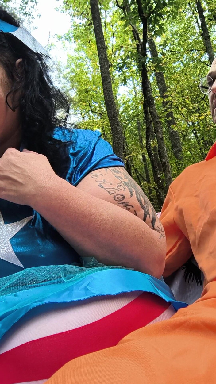 HerculesnVENUS: 顽皮的女演员户外场景逃生试图进入阴户