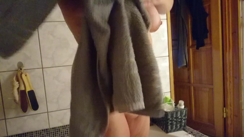 Hot-Pussy66: อาบน้ำในอ่าง