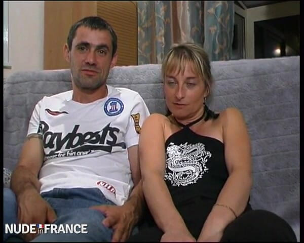 La France a Poil: परिपक्व जोड़ा पहली बार कैमरे के सामने गांड चुदाई करता है