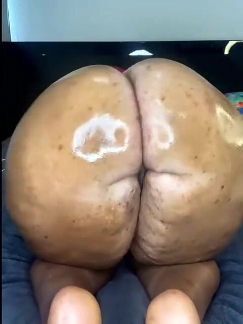 Big black clapping booties: Jack off to Extremely Great, Episode 1039