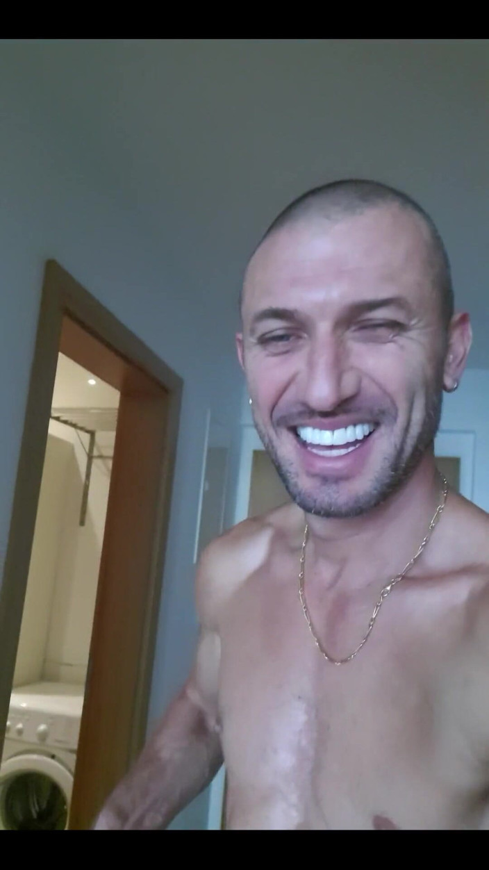 Boy jerking off: Limpeza doméstica