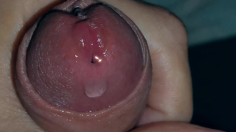 SEXY_GUYBEST: Gros plan sur un pénis surexcité et des torrents de...