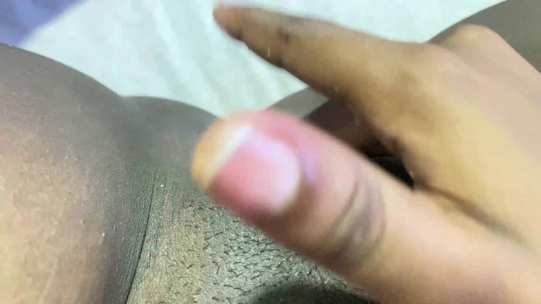 olivercastelistar: La matrigna si masturba con le sue strette mutandine