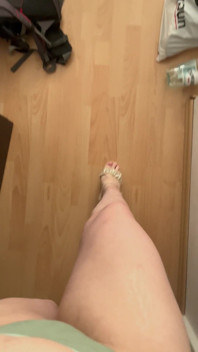 POV: Gå i klackar i lägenheten